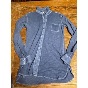 Peruvian Connection blue acid wash button down shirt sz Small